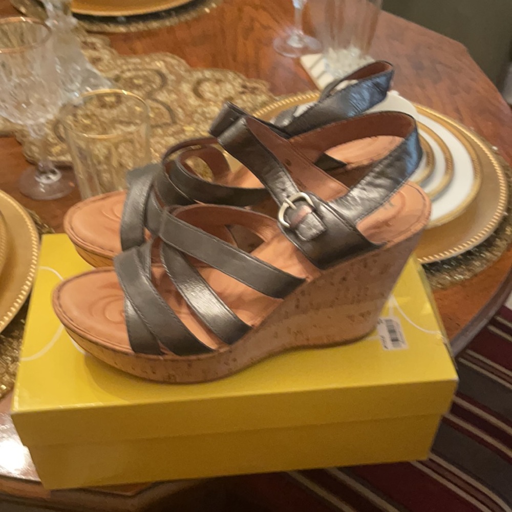 Sandals - Picture 2 of 3